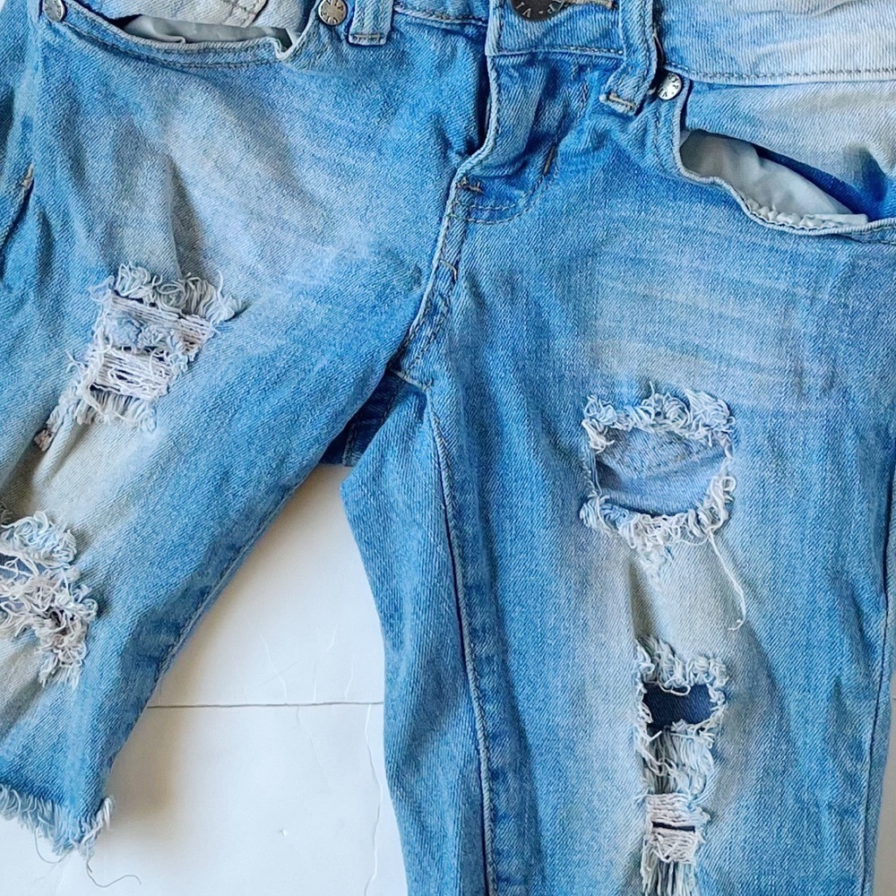 VIP Jean Shorts Distressed Look - Picture 5 of 6